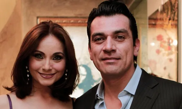 El galán cuenta con un polémico historial de relaciones paralelas y su actual esposa comenzó siendo su amante. Mira cómo comenzó el romance que traspasó la ficción
