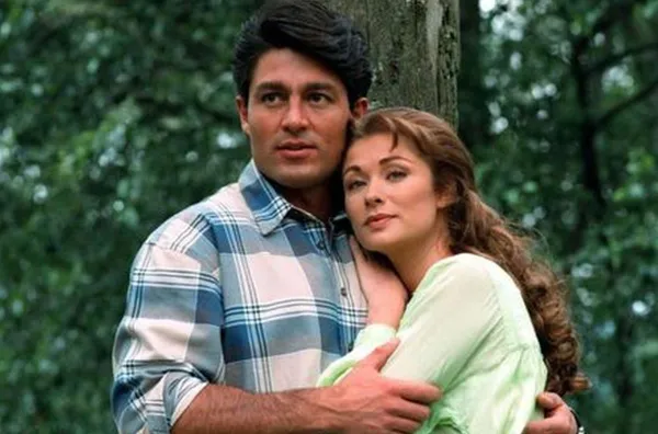 Fernando Colunga y Leticia Calderón participaron en la telenovela Esmeralda