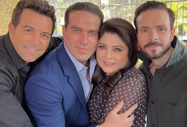 La llamada reina de las telenovelas es Victoria Ruffo; quien ha demostrado su gran talento para llorar en cada una de las escenas de sus novelas