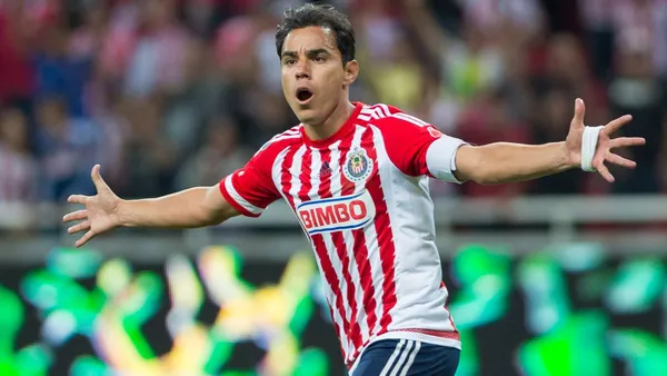 Omar Bravo estuvo en boca de todos por una enorme polémica.