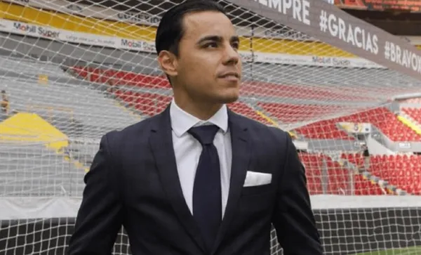 Omar Bravo le dedica todo su amor en las redes sociales a esta especial mujer.