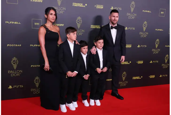 Lionel Messi y su familia en el Balón de Oro 2023