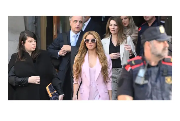 Shakira llegando al juicio con Hacienda