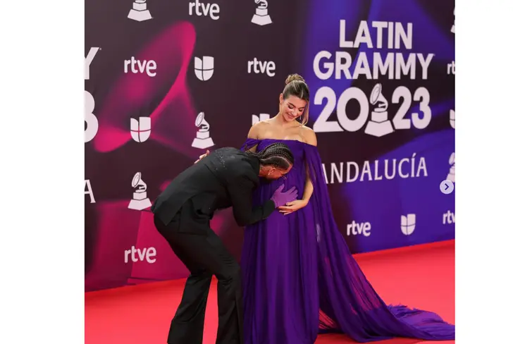 Maluma y su novia Susana Gómez en los Latin Grammy 2023