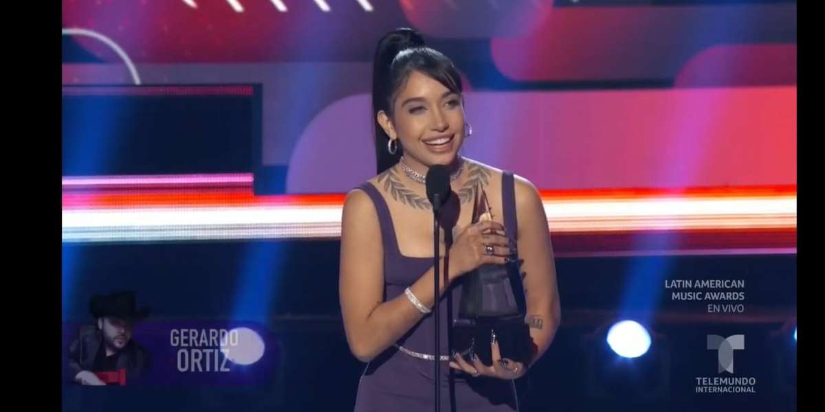 Así recibió su premio María Becerra  en Latin American music awards 2022