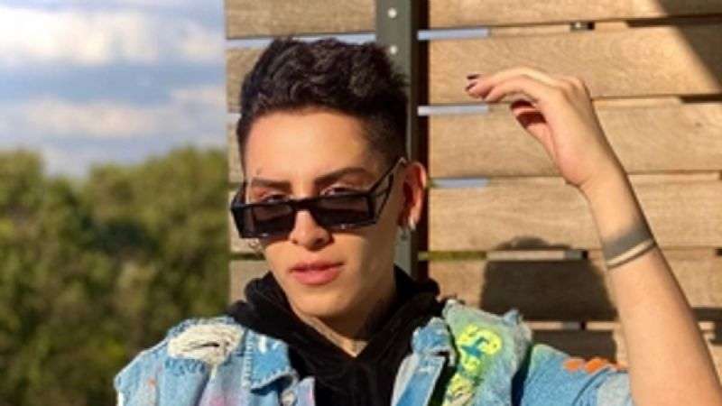 El joven originario de Nuevo León, se hizo famoso en la aplicación de Tik Tok por su video viral "Kunno Caminata", Mira cuanto le pudo costar su cirugía plástica.