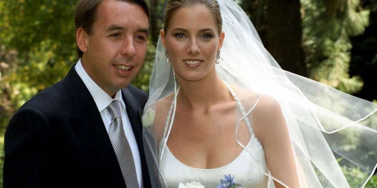 Emilio Azcárraga tiene un sólido matrimonio con Sharon Fastlicht Kurian.