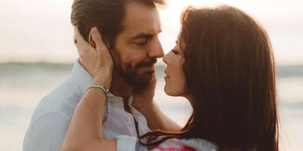En medio de una serie de divorcios de famosos que han anunciado en los últimos días, Alessandra Rosaldo habla sobre su matrimonio con Eugenio Derbez
