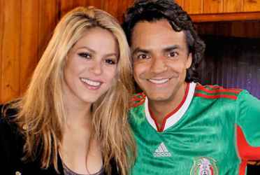 Eugenio Derbez se suma a la polémica canción de Shakira