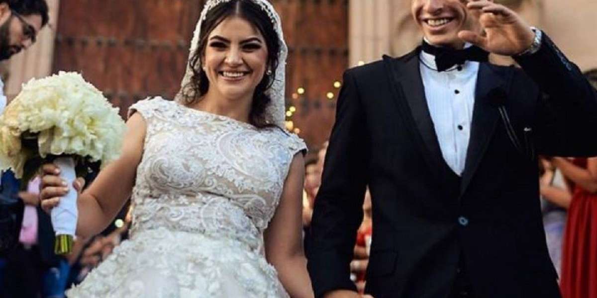 Isaac Brizuela se encargó de darle una boda a todo dar a su novia de 7 años, Karen Ulloa.