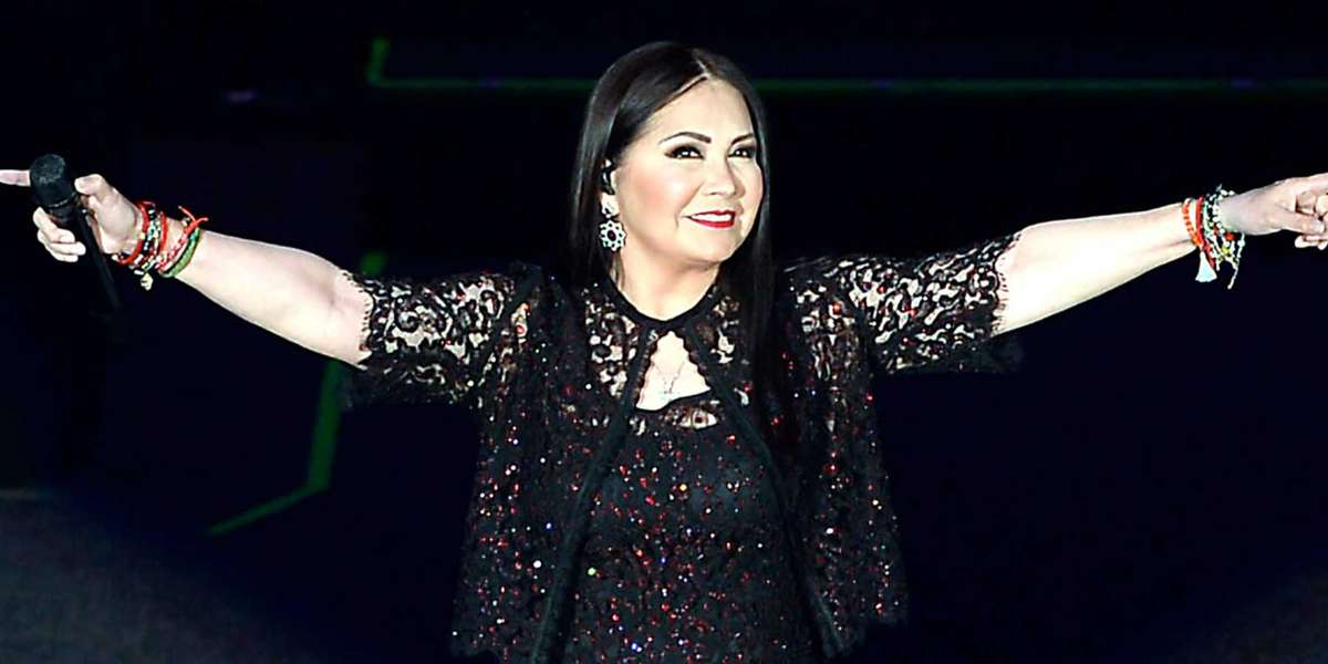 La cantante Ana Gabriel habló sobre sus preferencias y le pidió matrimonio a una guapa actriz 