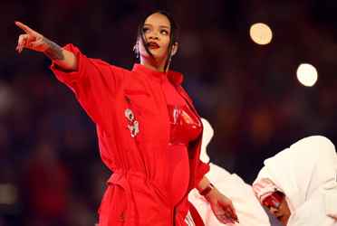 La cantante originaria de Barbados hizo historia al presentarse en el show de medio tiempo del 'Super Bowl LVII