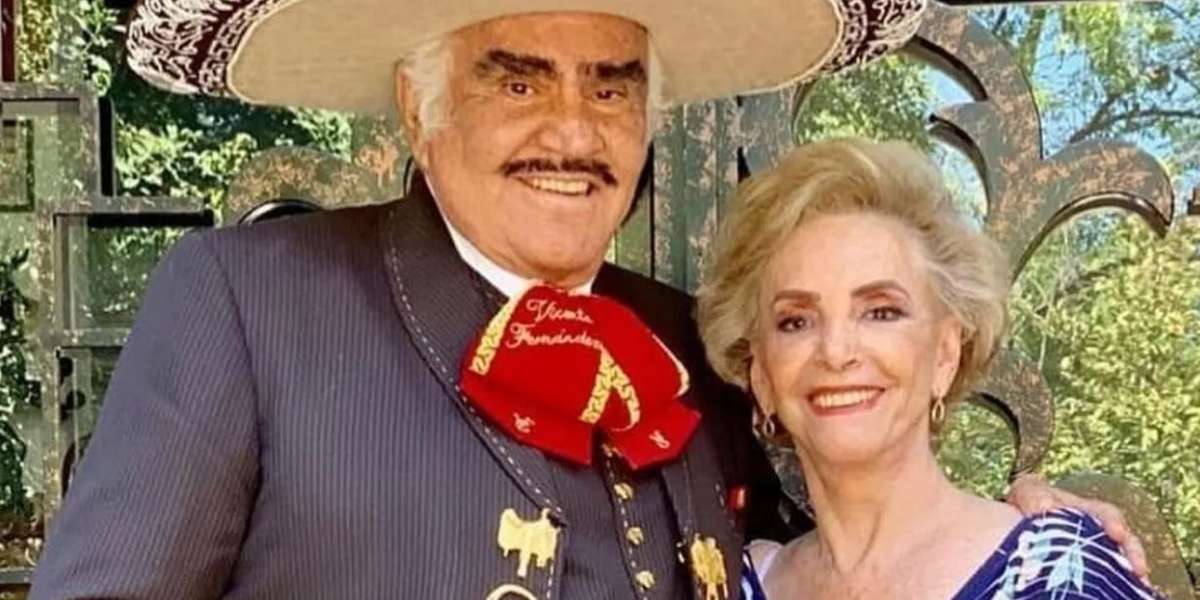 La esposa de Vicente Fernández no se guardó ningún reclamo en su último comunicado.
