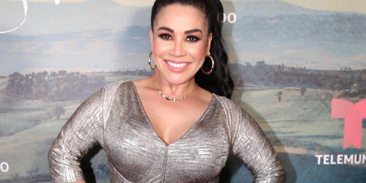 La ex presentadora del programa habló con los medios sobre la decisión de Telemundo.