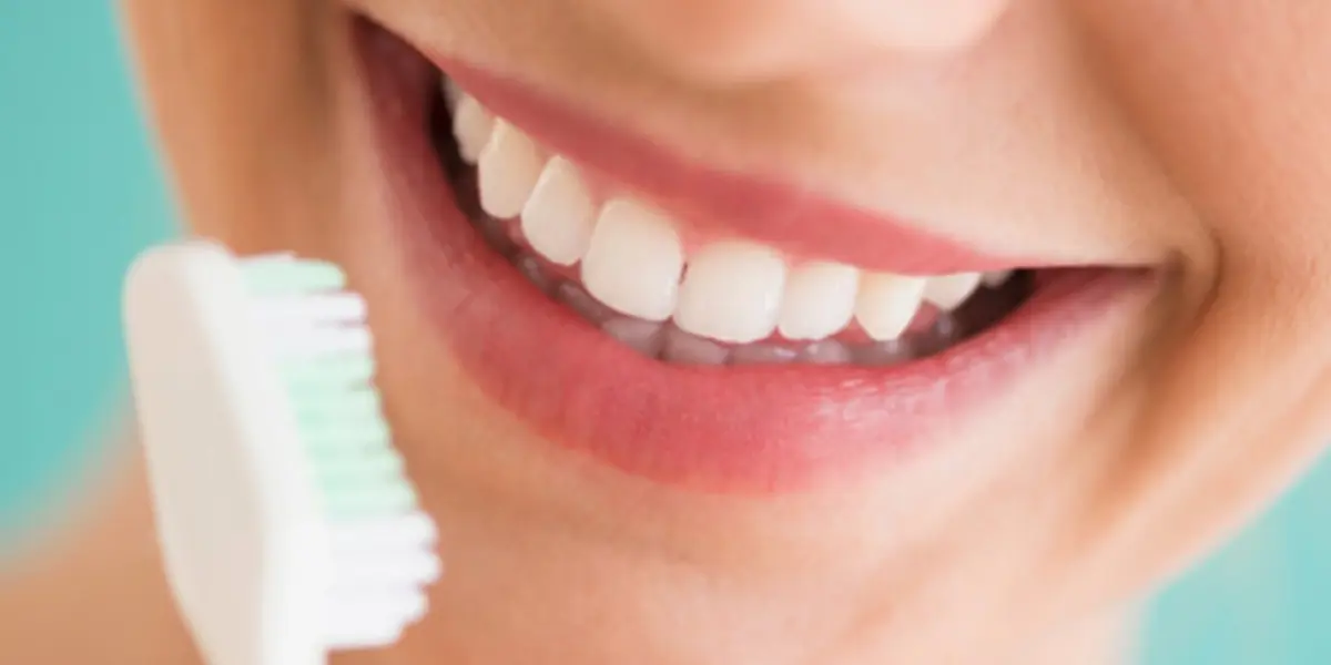 Los remedios caseros para blanquear los dientes 