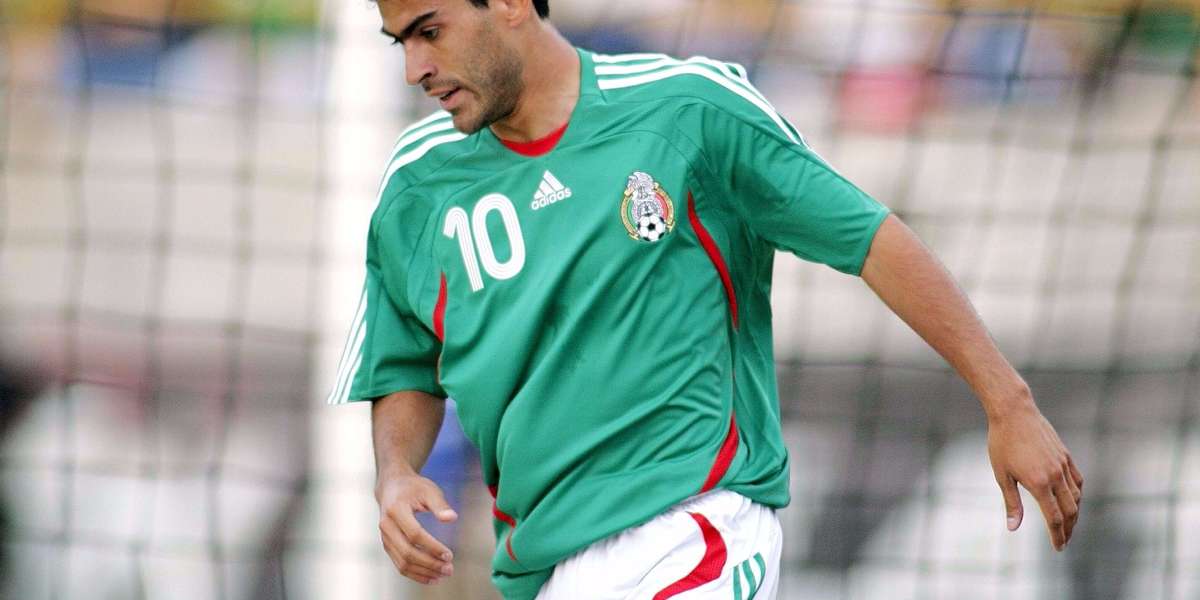 Nery Castillo pasó de la gloria en el fútbol a una vida muy diferente.